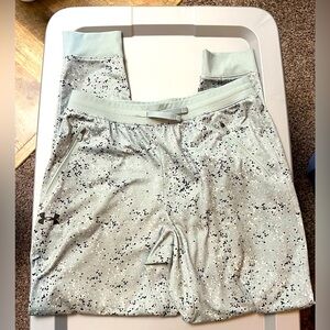 Youth Under Armour light green, black and white dry-fit pants size XL.